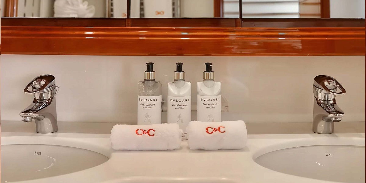 Аренда мега яхты Custom Line 112 CHAMPAGNE AND CAVIAR в Италии, Амальфи